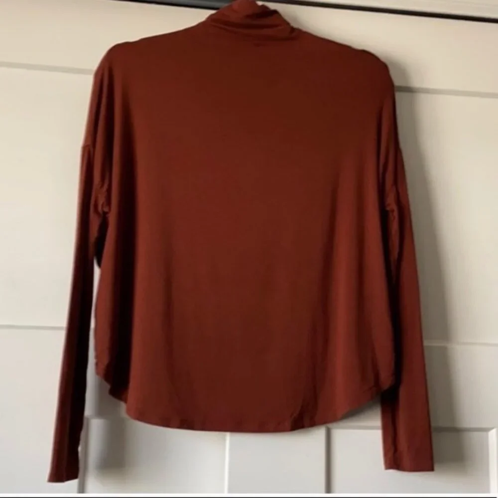Aritzia Babaton Turtleneck Long Sleeve - Picture 3 of 5